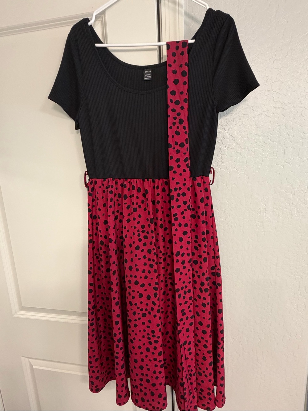 SHEIN Black Top with Raspberry Spot Skirt Tie-Waist Dress